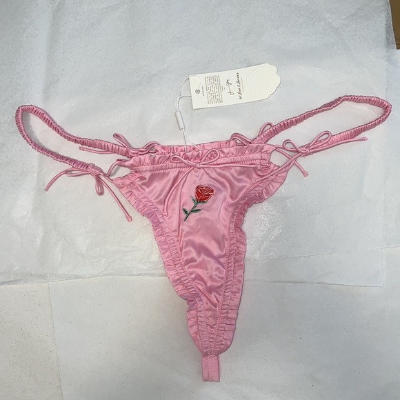 (XL) FOR LOVE & LEMONS
Everyday Thong Panty - Picture 2 of 14